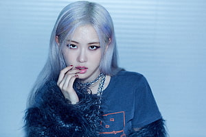 Rose from Blackpink in Silver Hair and Dark Feathered Outfit HD wallpaper