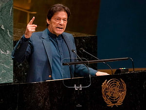 Imran Khan Delivering Address at United Nations General Assembly Podium HD wallpaper